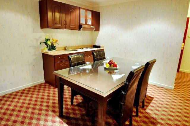 Dellmon Shrouq Hotel リヤード 部屋 写真